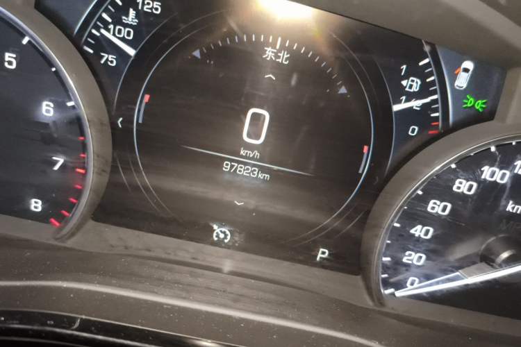 Used Cadillac XT5 2018 25T Luxury Model Odometer Close Up