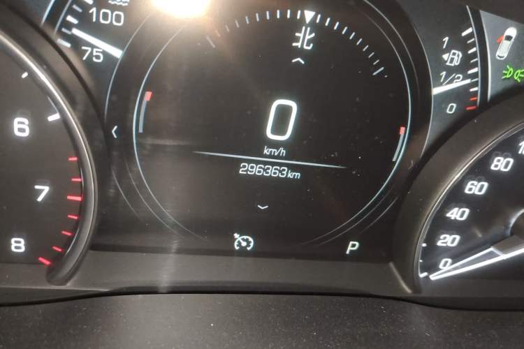 Used Cadillac XT5 2018 28T Four-Wheel Drive Luxury Model Odometer Close Up
