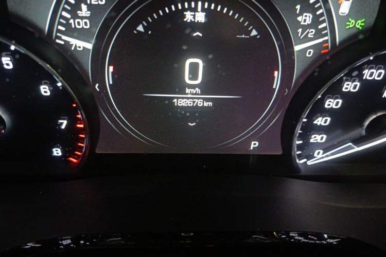 Used Cadillac XT5 2018 25T Luxury Model Odometer Close Up