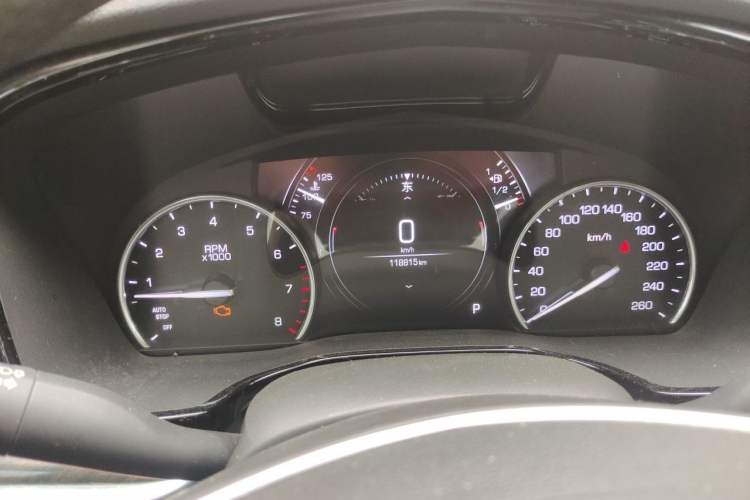 Used Cadillac XT5 2018 25T Luxury Model Odometer Close Up