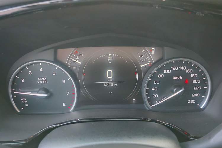 Used Cadillac XT5 2018 25T Luxury Model Odometer Close Up