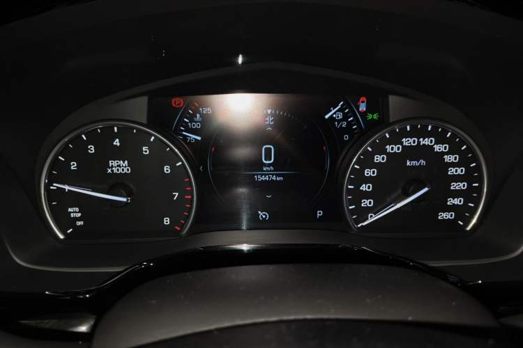 Used Cadillac XT5 2018 25T Luxury Model Odometer Close Up