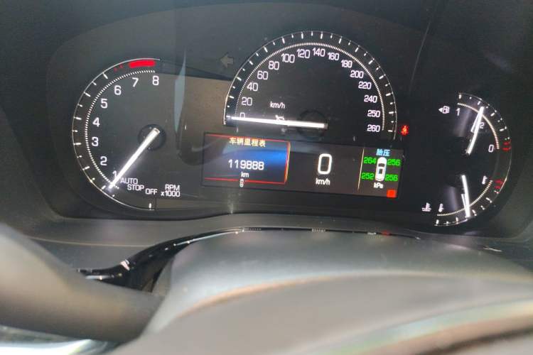 Used Cadillac XT5 2018 28E Four-Wheel Drive Tech Version Odometer Close Up