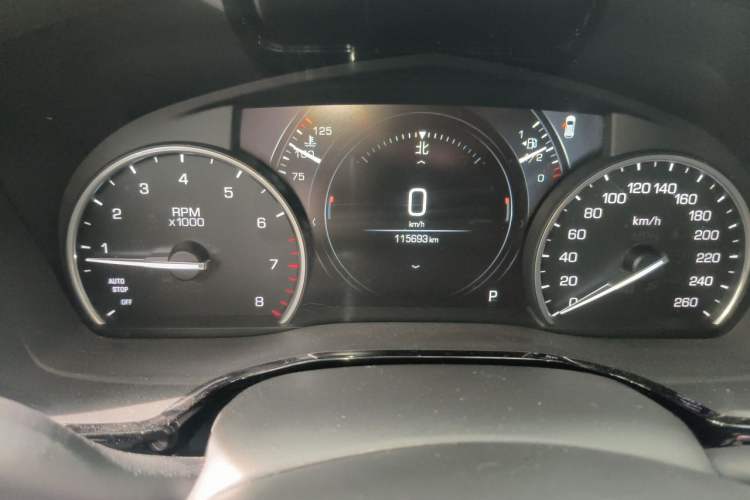 Used Cadillac XT5 2018 25T Luxury Model Odometer Close Up