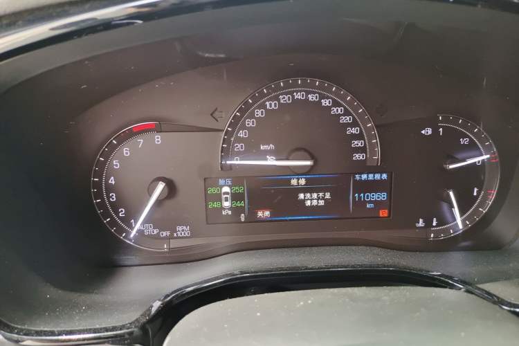 Used Cadillac XT5 2018 28T Four-Wheel Drive Luxury Model Odometer Close Up