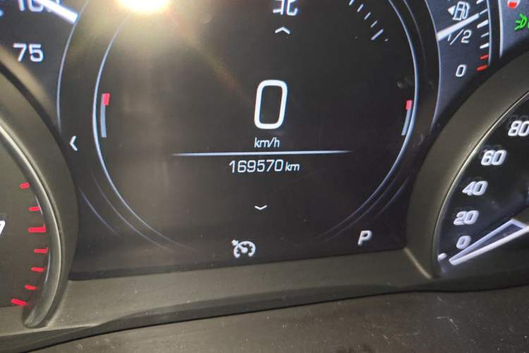 Used Cadillac XT5 2018 28T Four-Wheel Drive Luxury Model Odometer Close Up