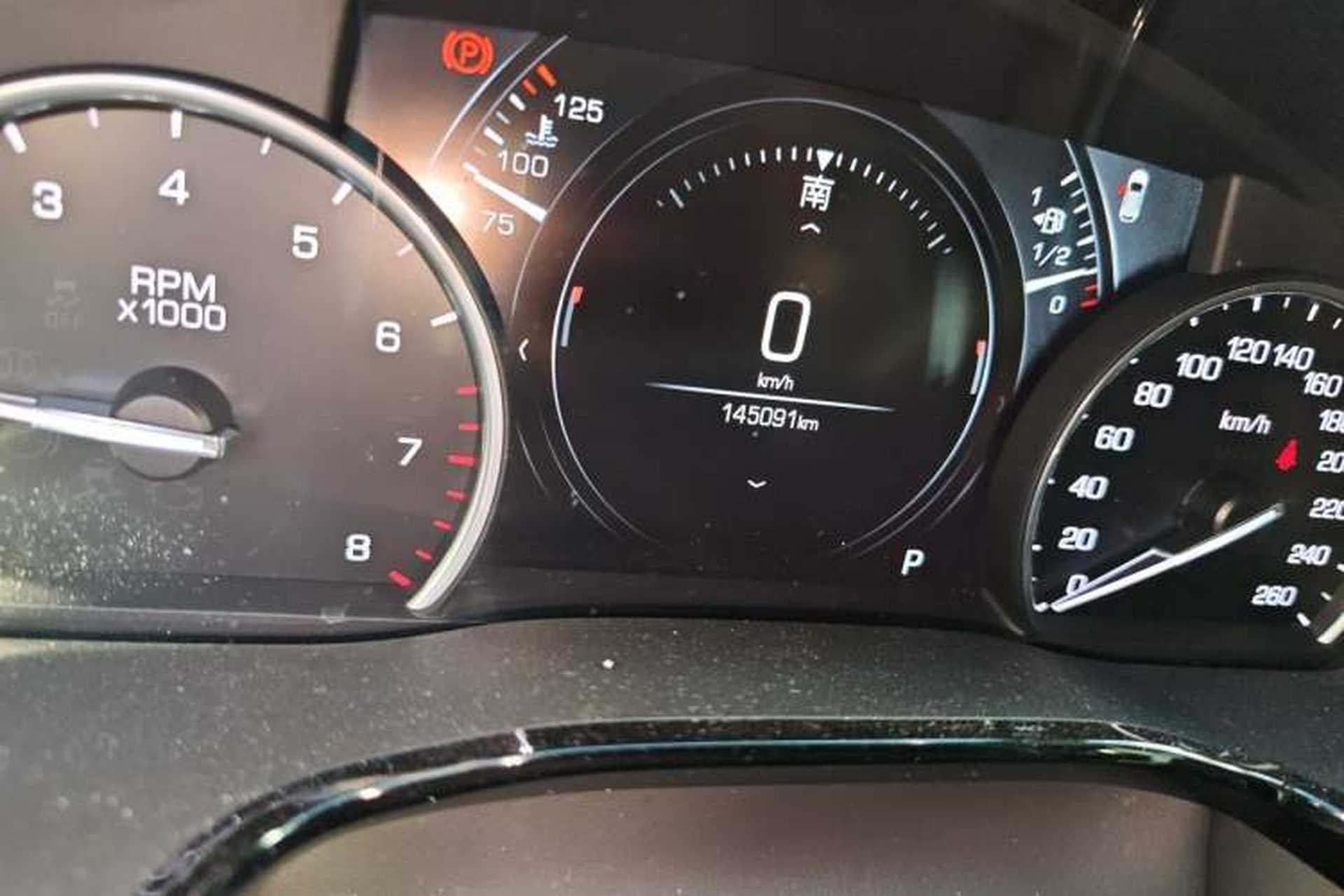 Used Cadillac XT5 2018 25T Luxury Model Odometer Close Up