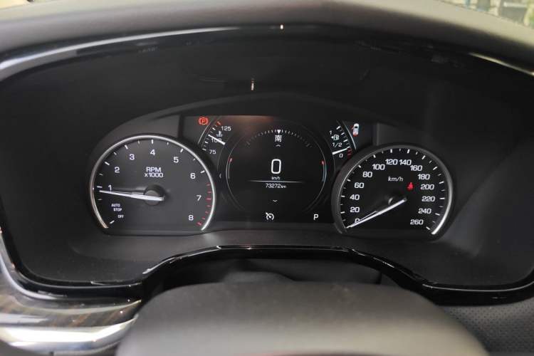 Used Cadillac XT5 2018 28T Four-Wheel Drive Luxury Model Odometer Close Up