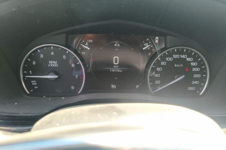 Used Cadillac XT5 2018 25T Luxury Model Odometer Close Up