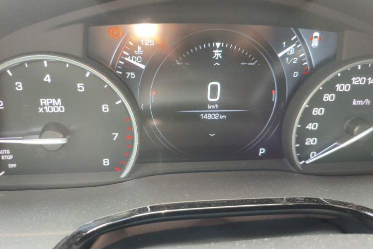 Used Cadillac XT5 2018 28T Four-Wheel Drive Luxury Model Odometer Close Up