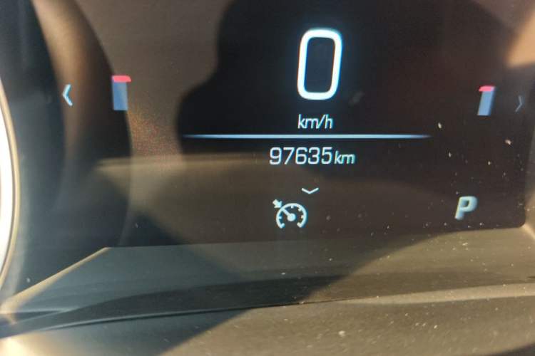 Used Cadillac XT5 2018 25T Luxury Model Odometer Close Up