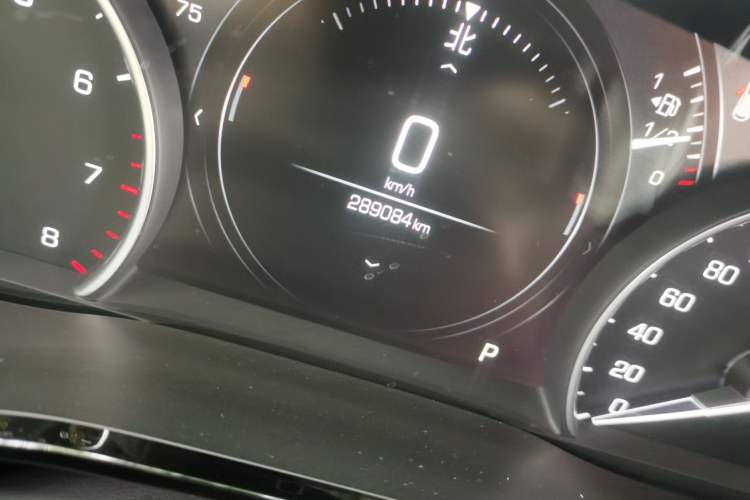 Used Cadillac XT5 2018 25T Luxury Model Odometer Close Up
