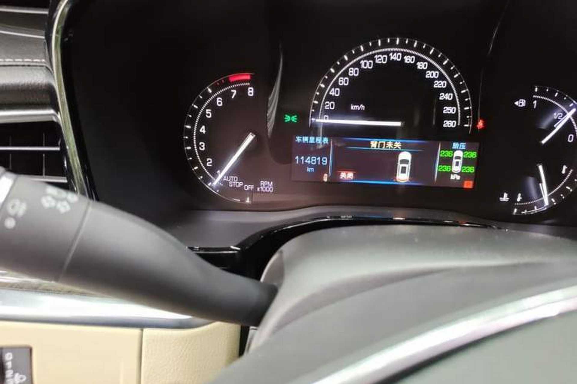 Used Cadillac XT5 2018 25T Tech Model Odometer Close Up