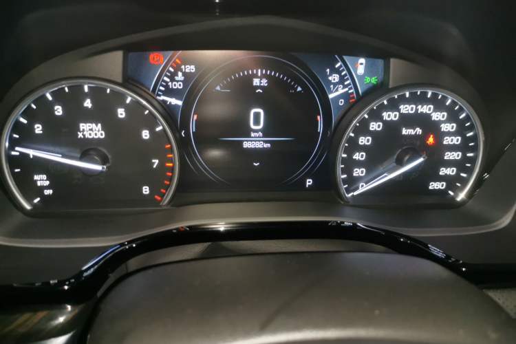 Used Cadillac XT5 2018 25T Luxury Model Odometer Close Up