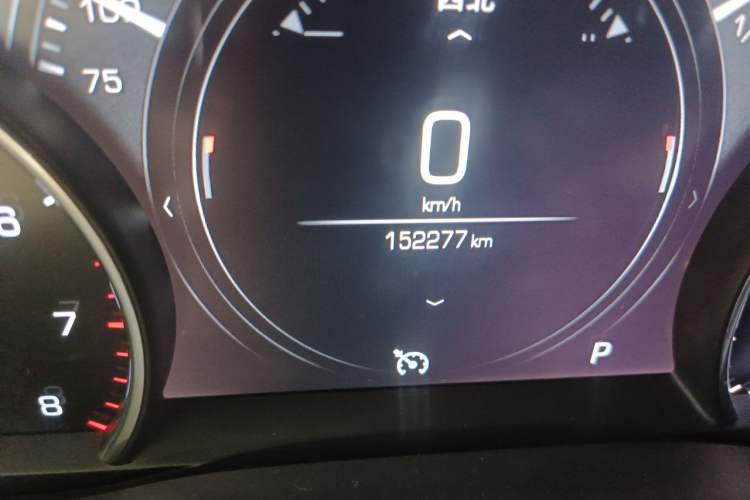 Used Cadillac XT5 2018 25T Luxury Model Odometer Close Up