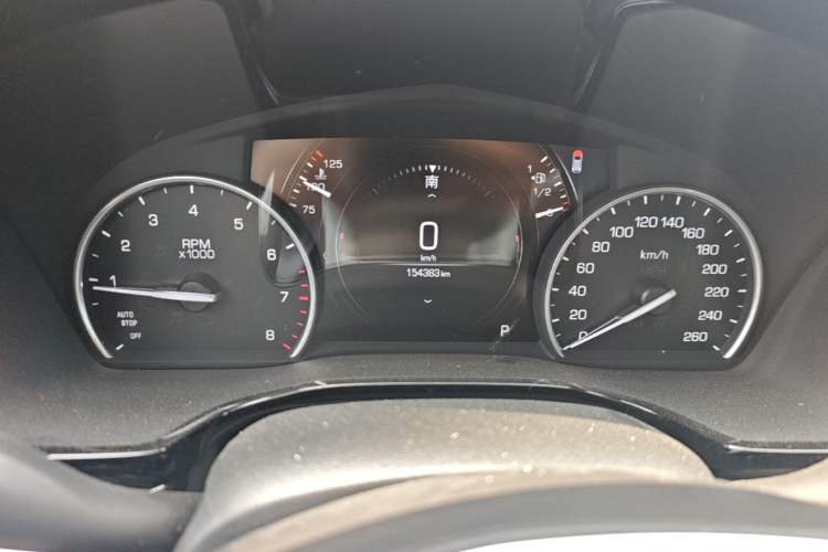 Used Cadillac XT5 2018 25T Luxury Model Odometer Close Up