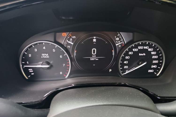 Used Cadillac XT5 2018 28T Four-Wheel Drive Luxury Model Odometer Close Up