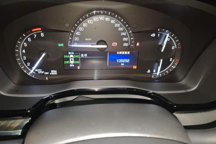 Used Cadillac XT5 2018 28E Four-Wheel Drive Tech Version Odometer Close Up