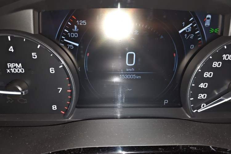 Used Cadillac XT5 2018 28T Four-Wheel Drive Luxury Model Odometer Close Up