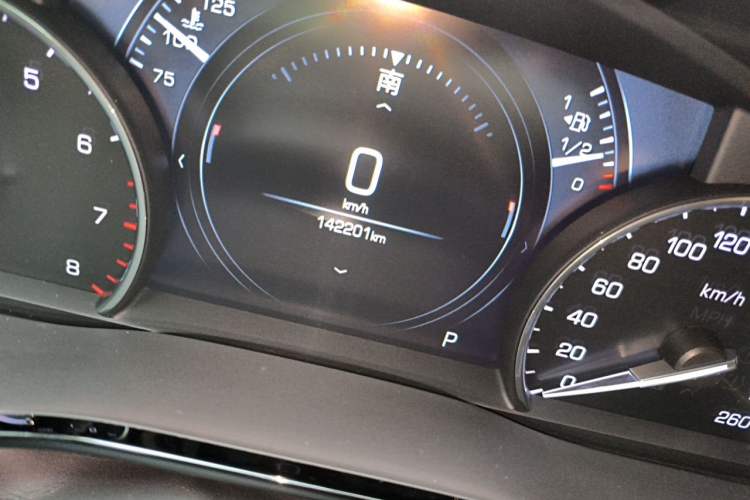 Used Cadillac XT5 2018 28T Four-Wheel Drive Luxury Model Odometer Close Up