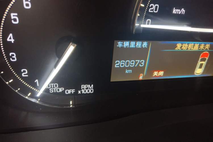 Used Cadillac XT5 2018 25T Tech Model Odometer Close Up