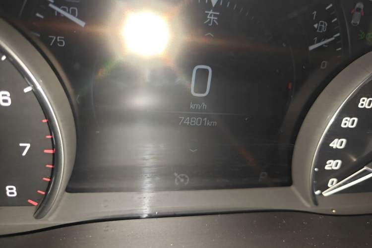 Used Cadillac XT5 2018 28T Four-Wheel Drive Luxury Model Odometer Close Up