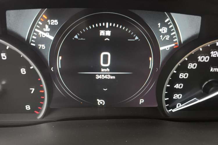 Used Cadillac XT5 2018 25T Luxury Model Odometer Close Up