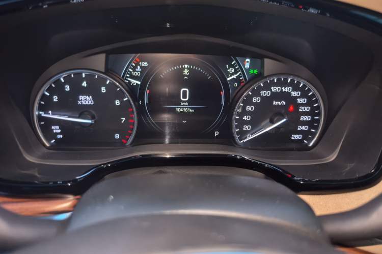 Used Cadillac XT5 2018 28E 4x4 Platinum Edition Odometer Close Up