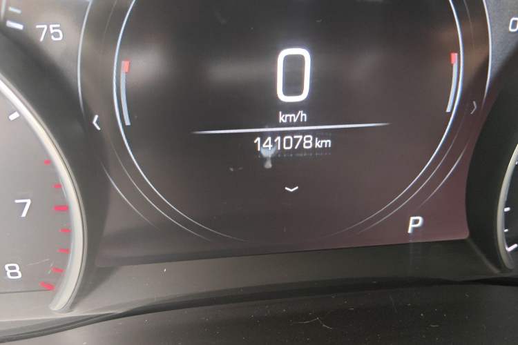 Used Cadillac XT5 2018 25T Luxury Model Odometer Close Up