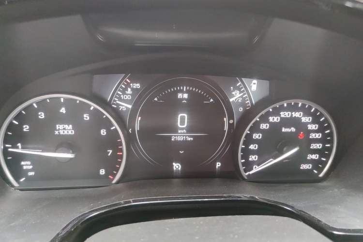 Used Cadillac XT5 2018 25T Luxury Model Odometer Close Up