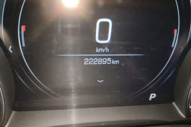 Used Cadillac XT5 2018 25T Luxury Model Odometer Close Up