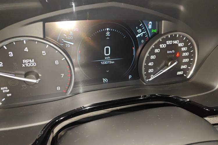 Used Cadillac XT5 2018 28T Four-Wheel Drive Luxury Model Odometer Close Up