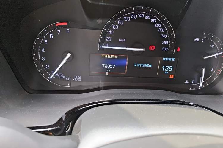 Used Cadillac XT5 2018 28E Four-Wheel Drive Tech Version Odometer Close Up