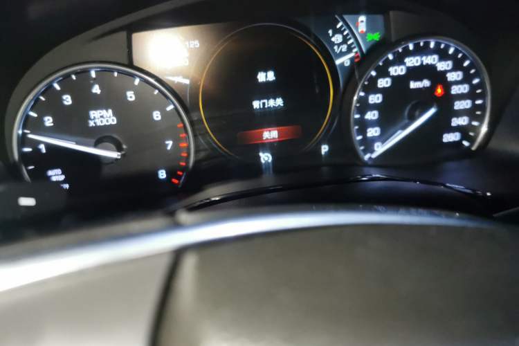 Used Cadillac XT5 2018 28T Four-Wheel Drive Luxury Model Odometer Close Up