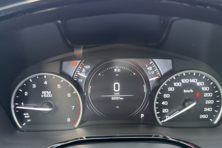Used Cadillac XT5 2018 25T Luxury Model Odometer Close Up