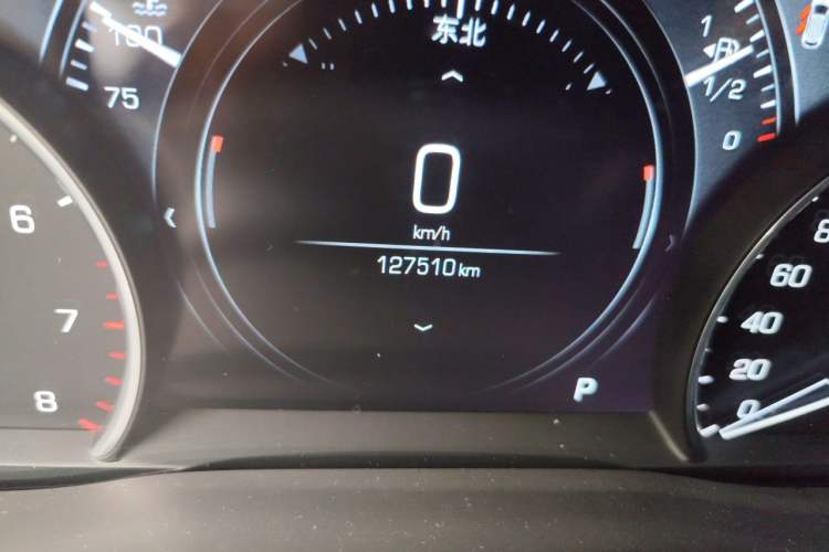 Used Cadillac XT5 2018 25T Luxury Model Odometer Close Up