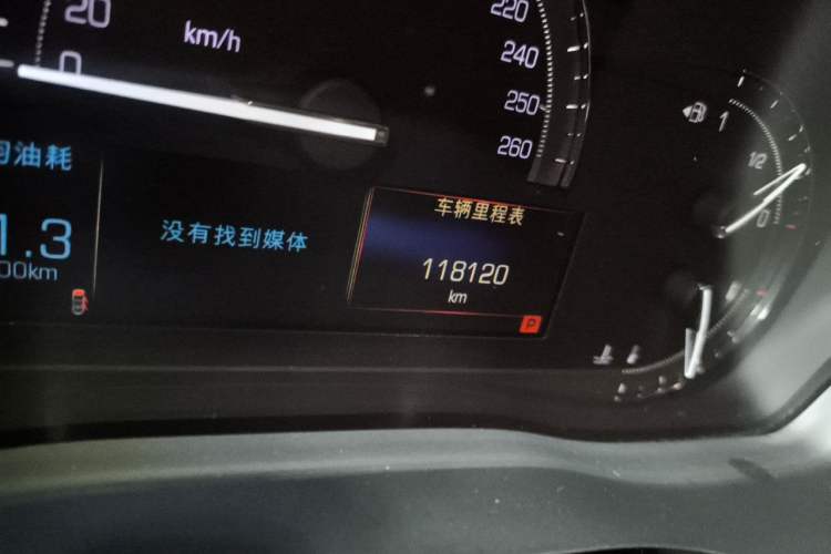 Used Cadillac XT5 2018 28E Four-Wheel Drive Tech Version Odometer Close Up