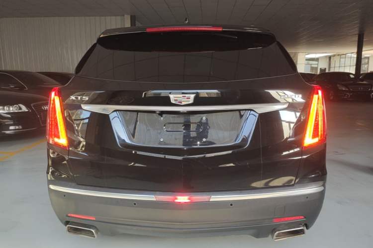 Used Cadillac XT5 2018 25T Luxury Model Rear