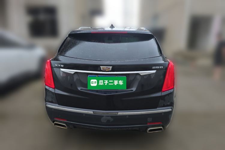 Used Cadillac XT5 2018 25T Luxury Model Rear