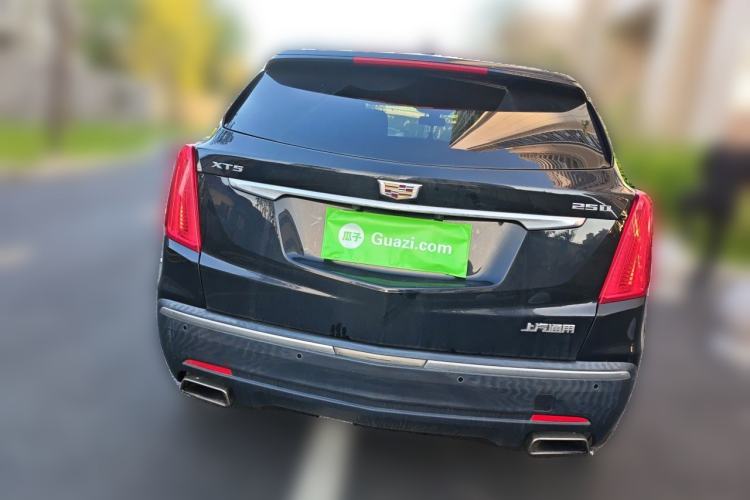Used Cadillac XT5 2018 25T Luxury Model Rear