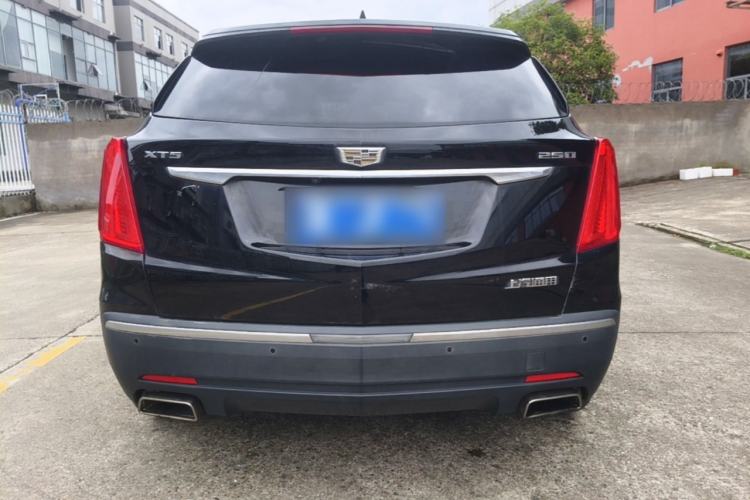 Used Cadillac XT5 2018 25T Luxury Model Rear