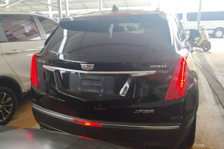 Used Cadillac XT5 2018 25T Luxury Model Rear