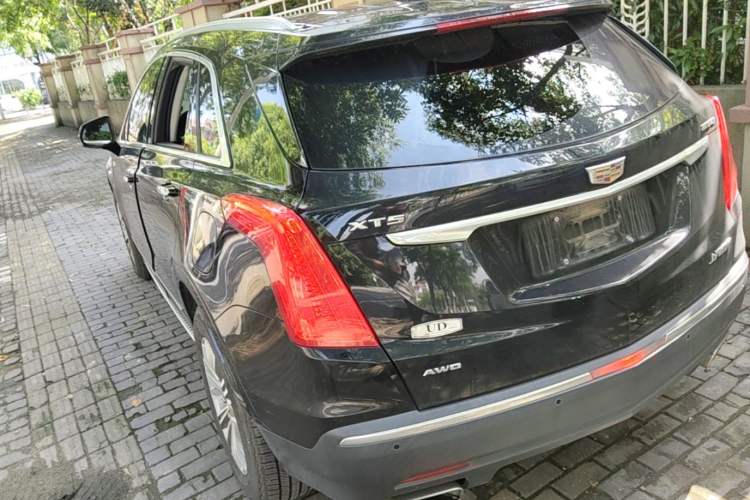 Used Cadillac XT5 2018 28T Four-Wheel Drive Luxury Model Rear Left 45 Deg