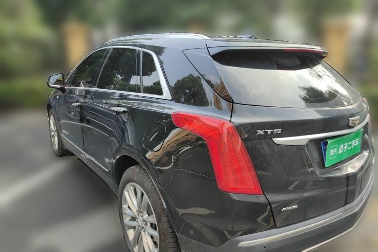 Used Cadillac XT5 2018 28E 4x4 Platinum Edition Rear Left 45 Deg