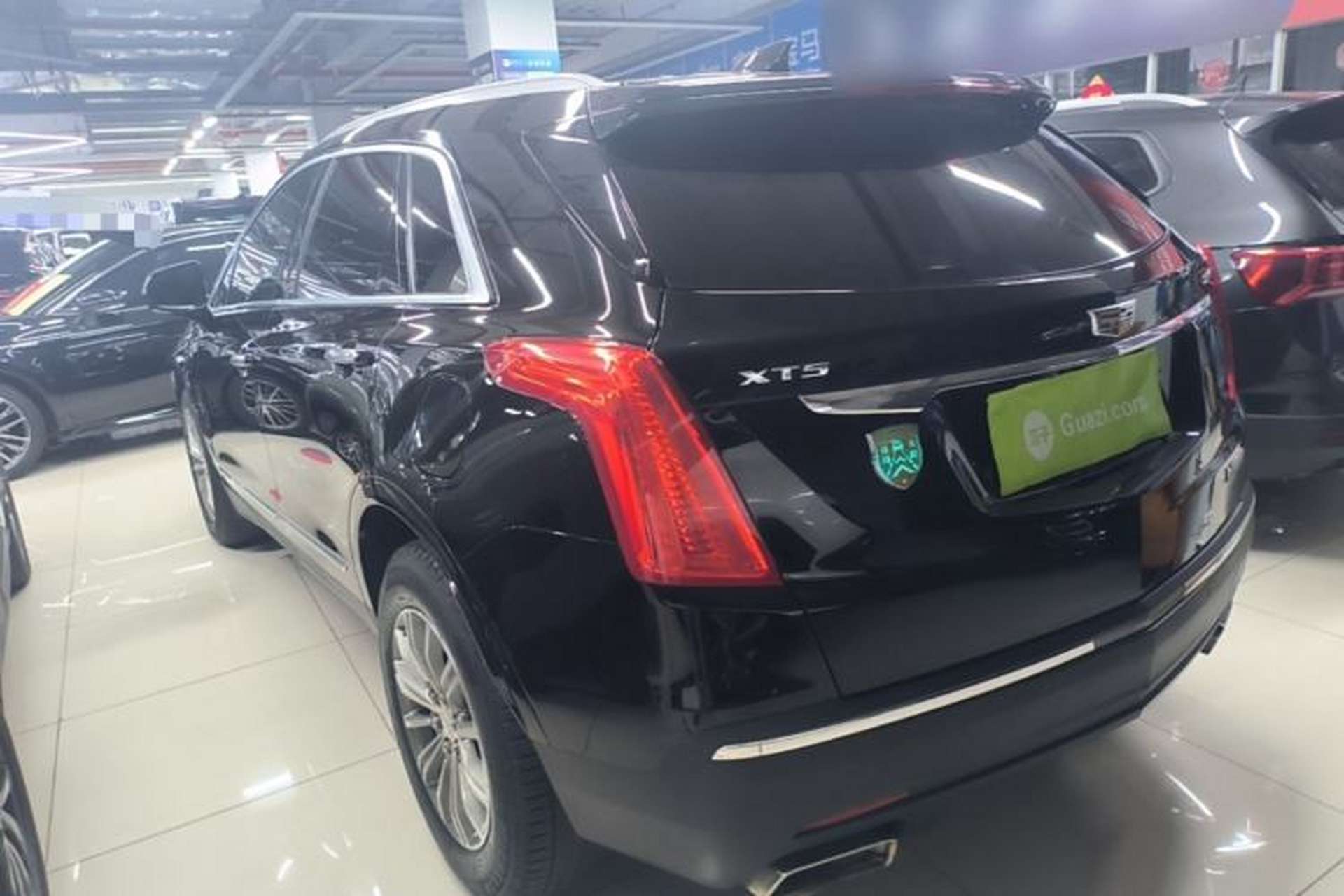 Used Cadillac XT5 2018 25T Luxury Model Rear Left 45 Deg