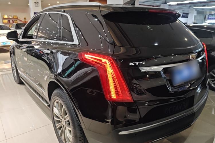 Used Cadillac XT5 2018 25T Luxury Model Rear Left 45 Deg