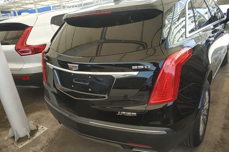 Used Cadillac XT5 2018 25T Luxury Model Rear
