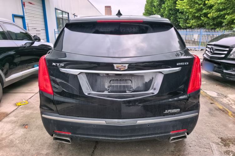 Used Cadillac XT5 2018 25T Luxury Model Rear