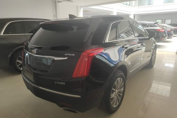 Used Cadillac XT5 2018 25T Luxury Model Rear Right 45 Deg
