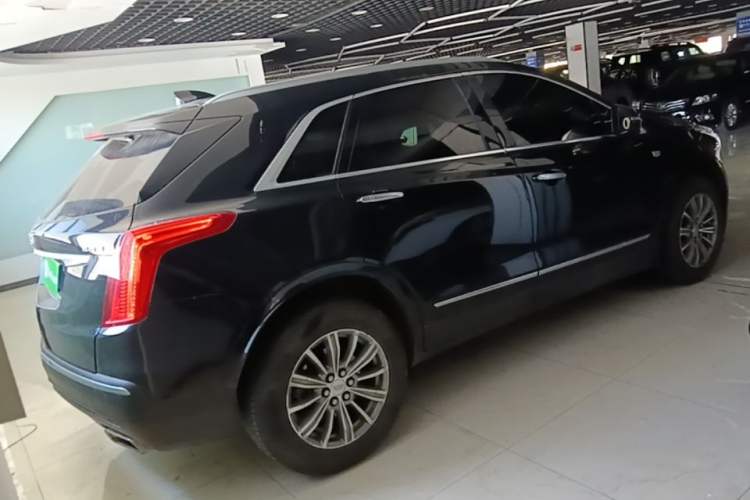 Used Cadillac XT5 2018 25T Luxury Model Rear Right 45 Deg